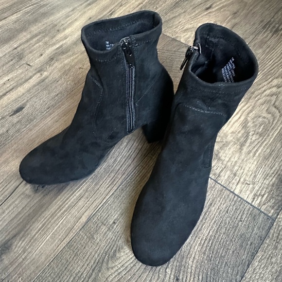 Mari A. Women’s Ankle Bootie - Picture 1 of 7